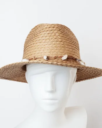 Palarie de paie impletita cu decoratiune din scoici, camel