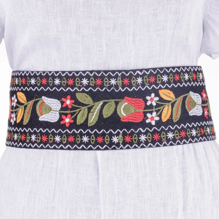 Brau traditional romanesc cu broderie floarala multicolora