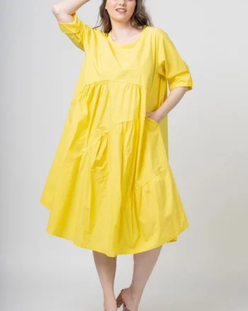 Rochie galbena oversize, cu maneca scurta, cu trei volane asimetrice, din poplin satinat