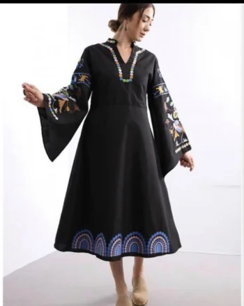 Rochie neagra din poplin de bumbac, cu maneci ample si broderie