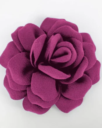Brosa floare magenta cu diametru de 20 cm din stofa, cu clips si ac