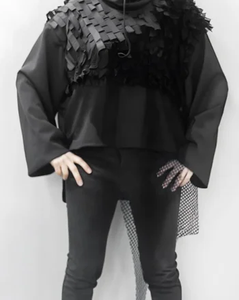 Bluza neagra oversize, compusa din materiale diferite cu guler inalt