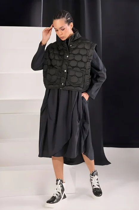 Set rochie neagra oversize cu guler tip camasa si  vesta matlasata