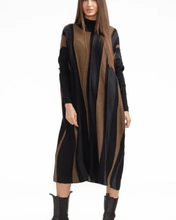 Rochie oversize tricotata cu dungi unduitoare si croi lejer, negru-camel