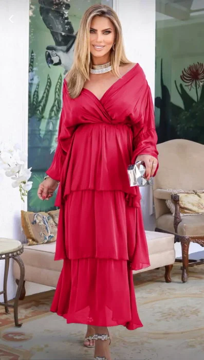 Rochie lunga suprapusa din matase, cu trei volane mari si maneca lunga, fucsia inchis