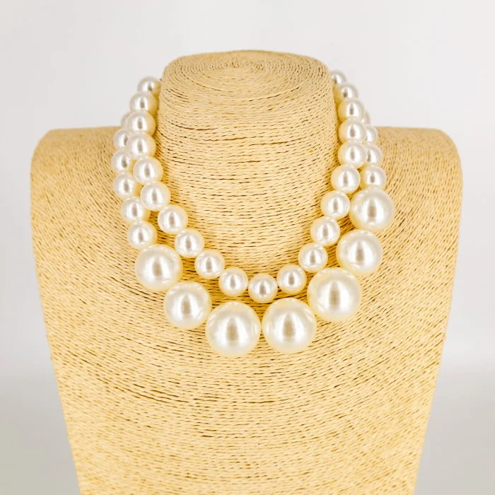 Colier scurt dublu cu perle mari ,   elegant si statement