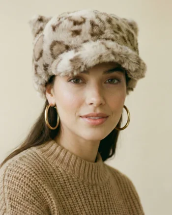Sapca cu cozoroc din blanita si interior matlasat, animal print bej