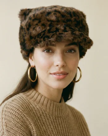 Sapca cu cozoroc din blanita si interior matlasat, animal print maro