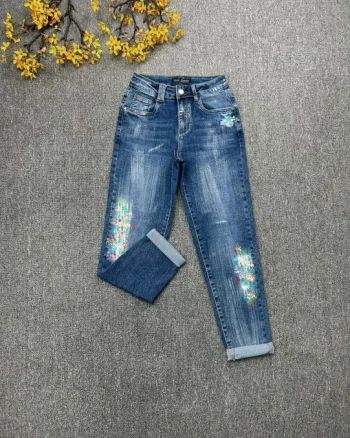 Pantaloni jeans denim CUDI, croiala gen mom fit, cu desen colorat