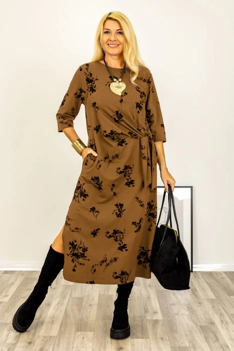 Rochie cu nod intr-o parte imprimata cu flori embosate si catifelate, din jerseu de bumbac camel