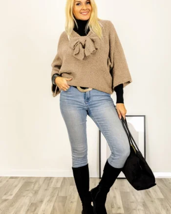 Pulover reversibil camel, oversize cu funda si maneca fluture
