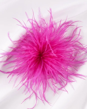 Brosa puf pene fine fucsia cu diametru de 15 cm, cu clips pentru par