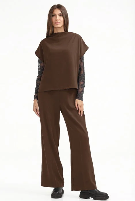Pantaloni eleganti cu croiala dreapta, lejera, maro