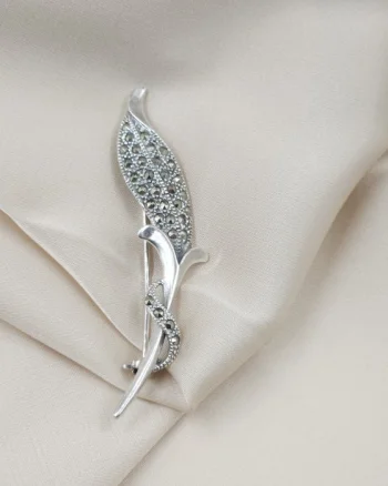 Brosa floare din argint 925 cu pietre foarte fine de marcasite