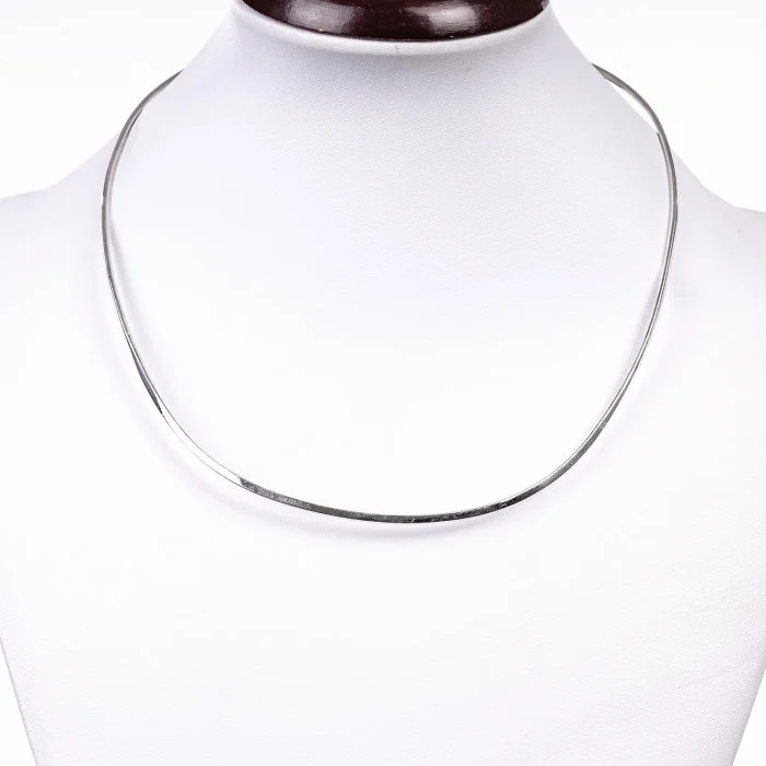Colier rigid cu forma anatomica, din argint