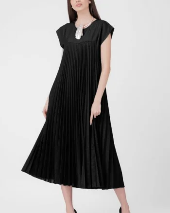 Rochie A-line lunga, plisata, din stofa fina, neagra