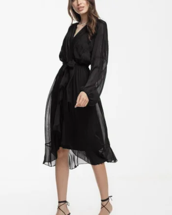 Rochie eleganta din matase si vascoza, petrecuta, cu maneci vaporoase si croiala asimetrica, neagra