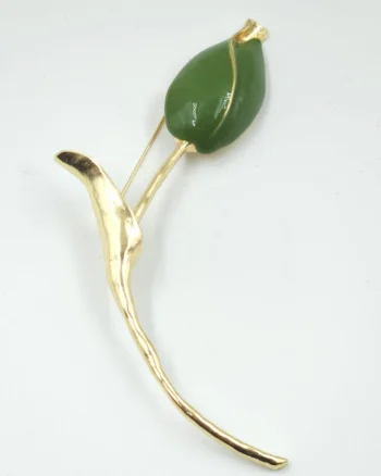Brosa statement lalea imbobocita, forma stilizata din metal  auriu cu verde
