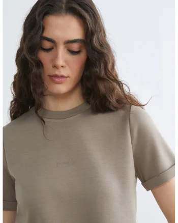 Tricou cu text, Maro taupe