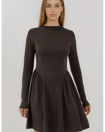 Rochie mini,  texturata, decolteu tip barca, maro, jerseu