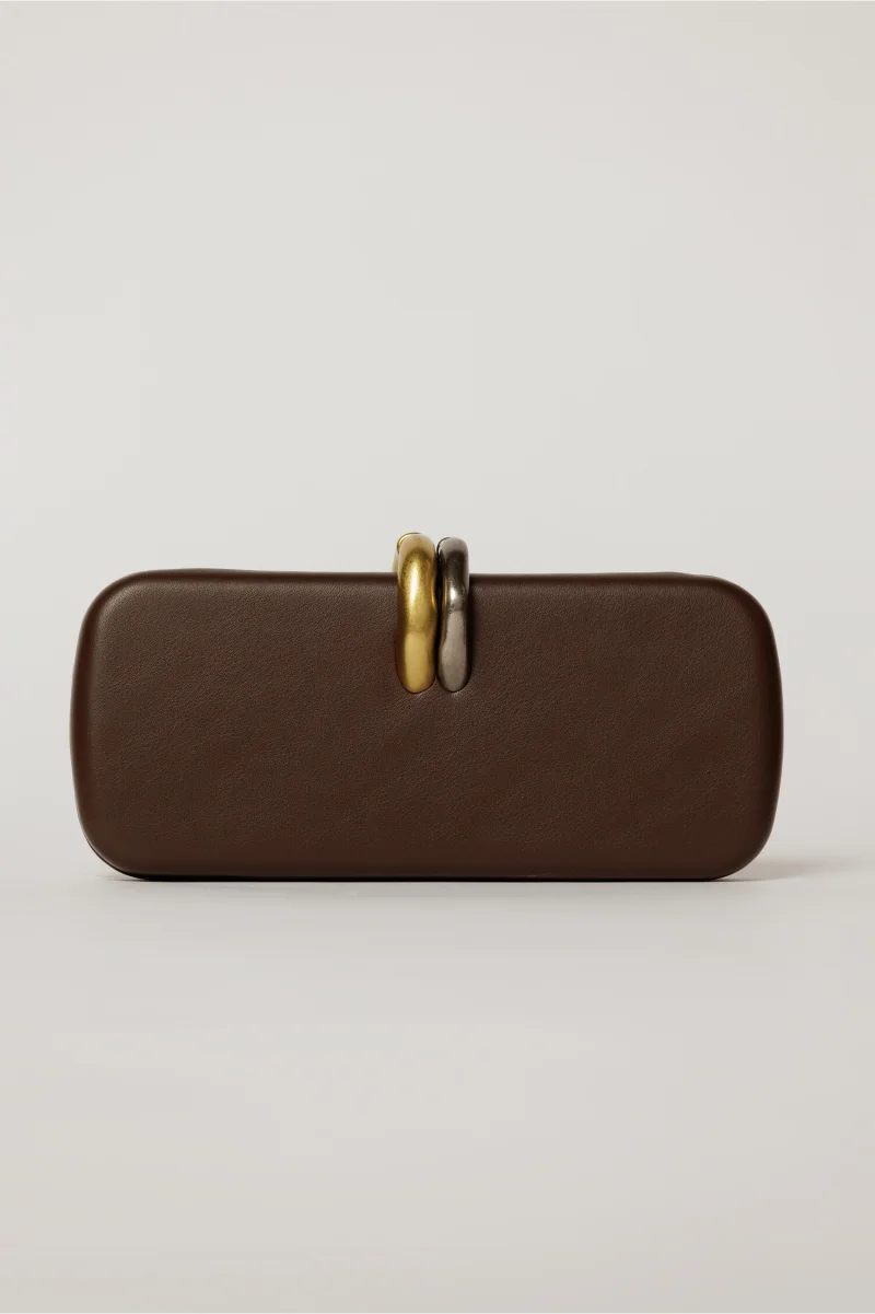 Clutch elegant maro inchis cu inchidere metalica dubla