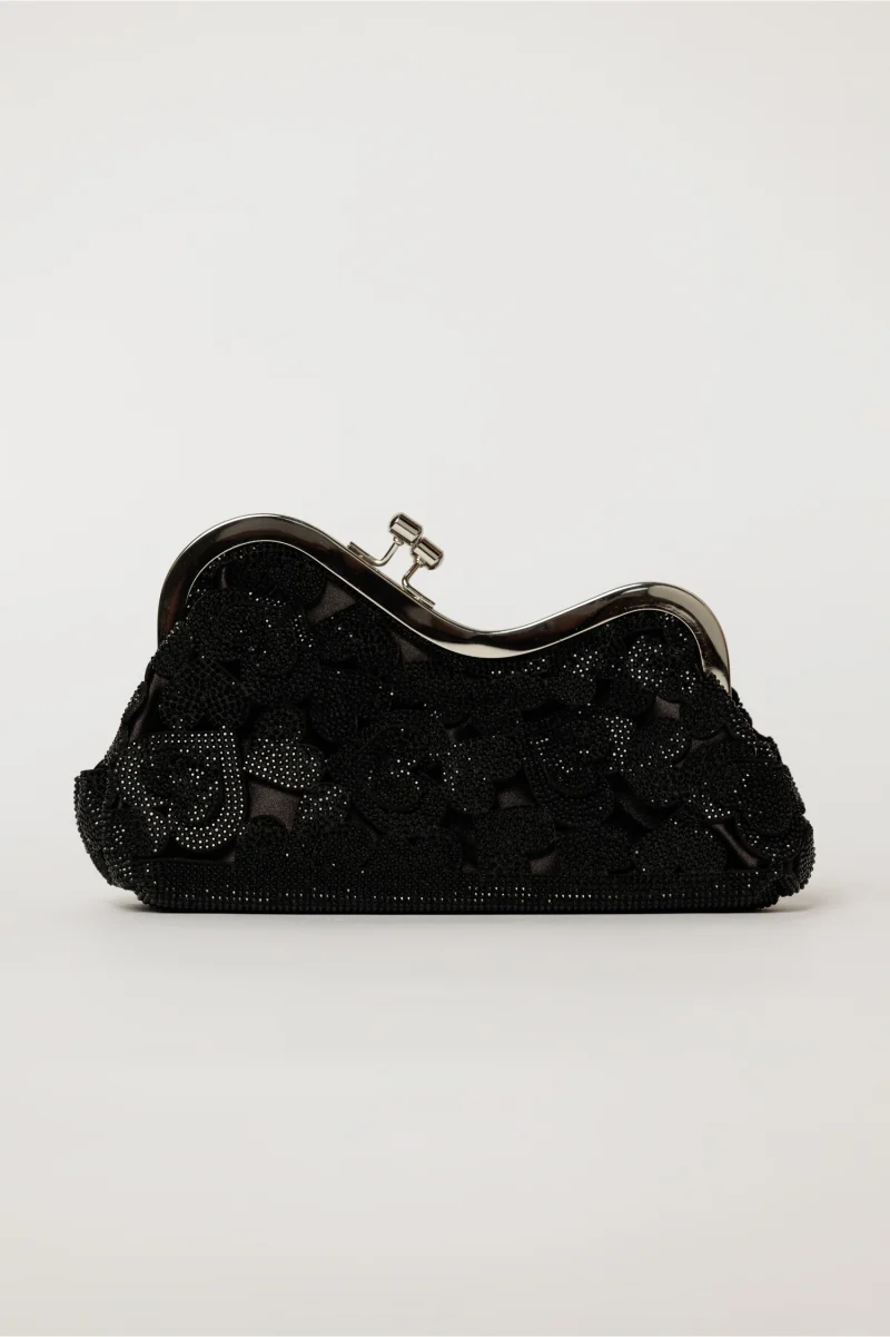 Clutch negru decorat cu inimioare si cristale stralucitoare