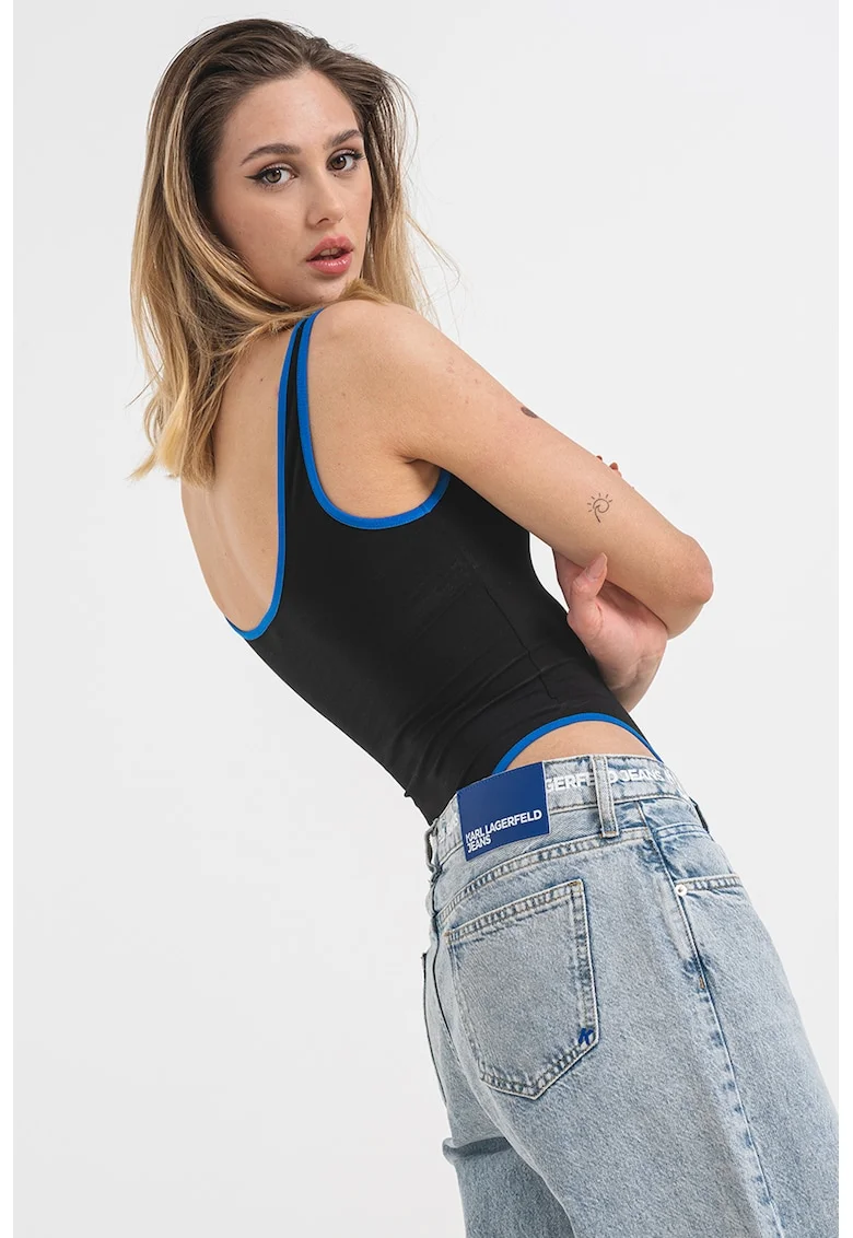 Body cu decolteu adanc, Negru