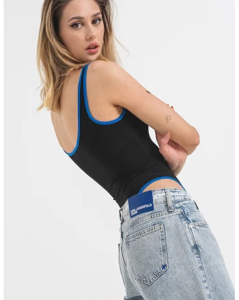 Body cu decolteu adanc, Negru