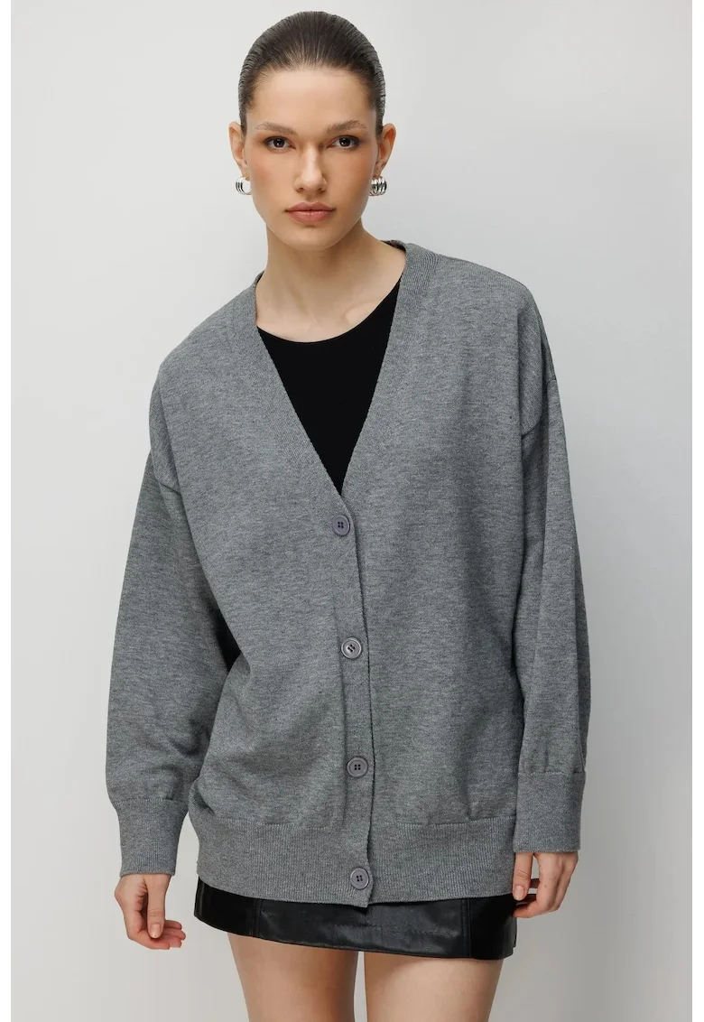 Cardigan lung,  gri inchis, tricotat, cu decolteu in V, inchidere cu nasturi,