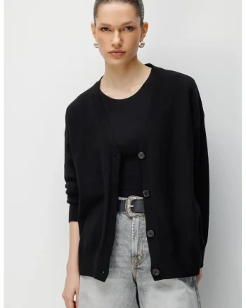 Cardigan lung tricotat  negru, 100% poliester, cu decolteu in V, cu nasturi,