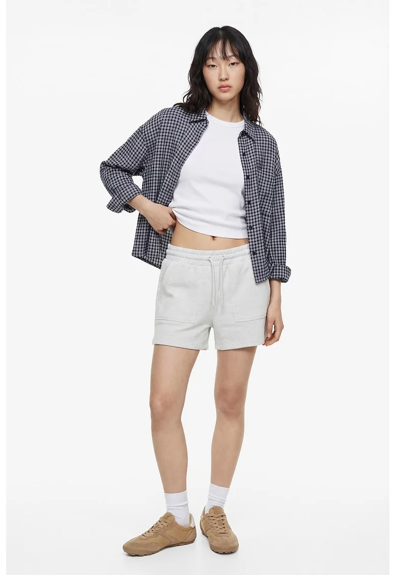 Pantaloni de trening scurti din amestec de bumbac si buzunare aplicate, Gri deschis melange