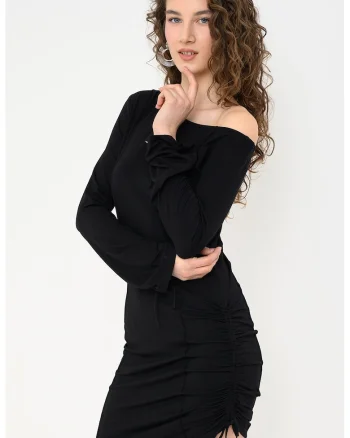 Rochie cambrata cu decolteu pe un umar, Negru