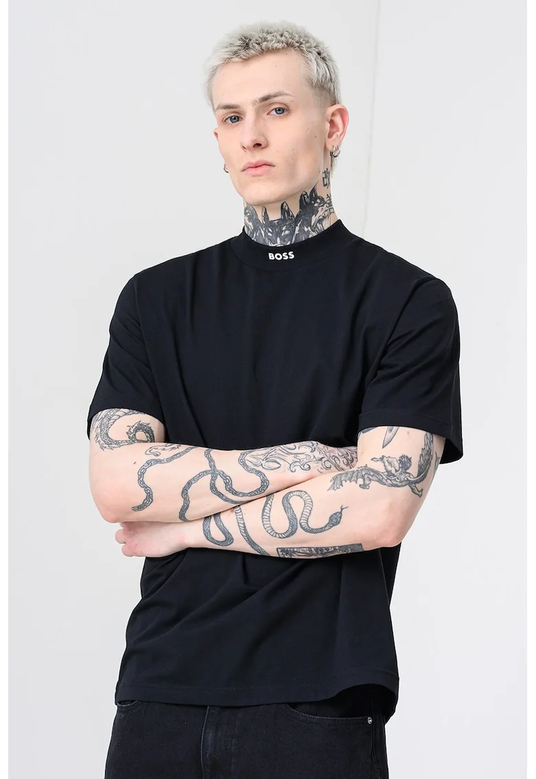 Tricou regular fit cu decolteu la baza gatului, Negru