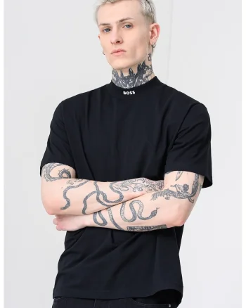 Tricou regular fit cu decolteu la baza gatului, Negru