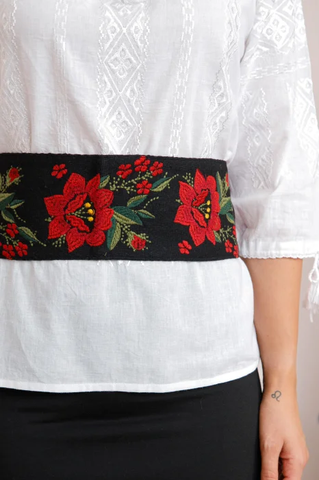 Brau traditional negru cu motiv floral rosu Domnica