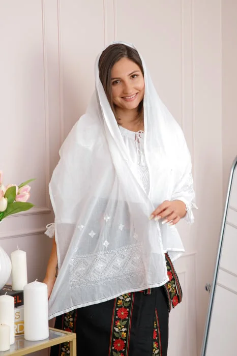 Marama traditionala alba cu broderie geometrica alba Carla
