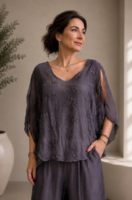 Bluza din matase si vascoza cu broderie pe fata si decolteu in V, magenta - Copie