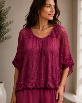 Bluza din matase si vascoza cu broderie bogata, dantela pe spate si nasturei, magenta usor prespalata