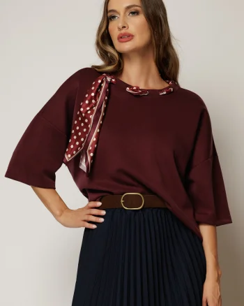 Bluza bordo cu esarfa cu buline la decolteu si adaos de vascoza