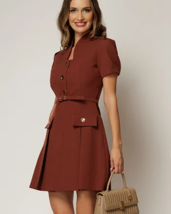 Rochie DY Fashion scurta caramizie cu nasturi decorativi la bust si pliuri pe fusta