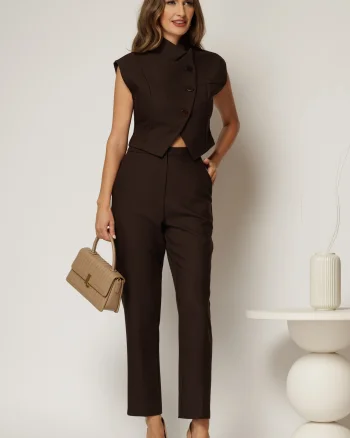 Compleu DY Fashion maro cu pantaloni si vesta cu nasturi asimetrici