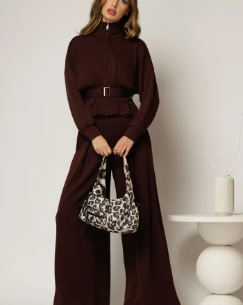 Compleu bordo cu jacheta si pantaloni evazati cu pliuri