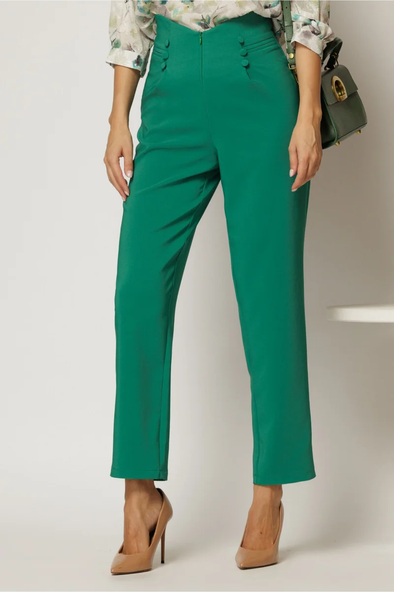 Pantaloni verzi conici cu nasturi decorativi pe talie