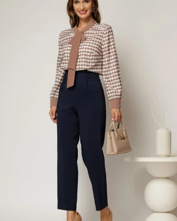 Pantaloni bleumarin conici cu nasturi decorativi pe talie