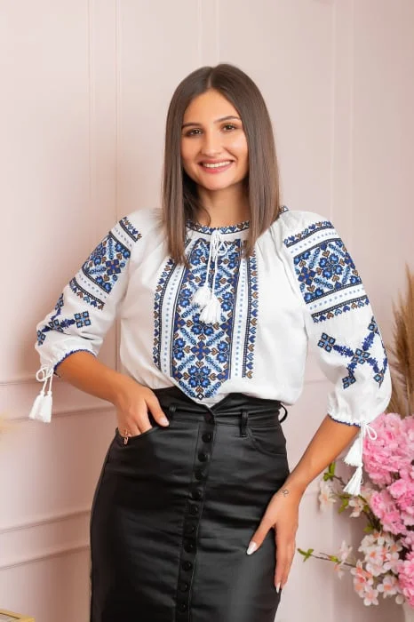 Bluza tip ie alba cu motiv floral albastru Petronela 06