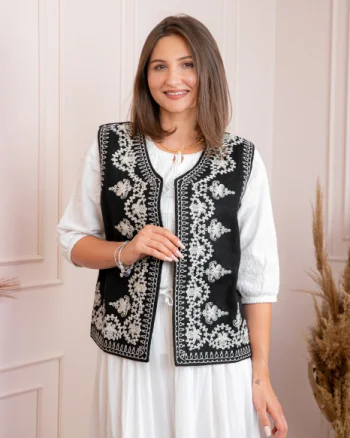 Vesta traditionala neagra cu broderie florala alba Tudora
