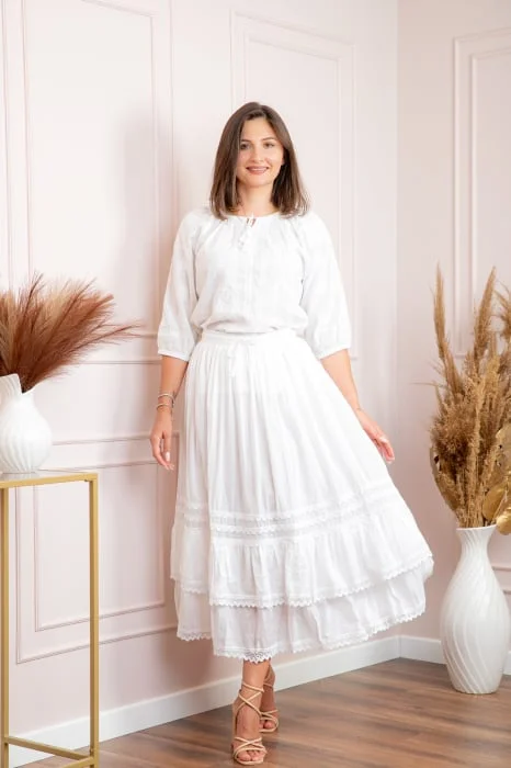 Fusta traditionala alba - poale lungi 02