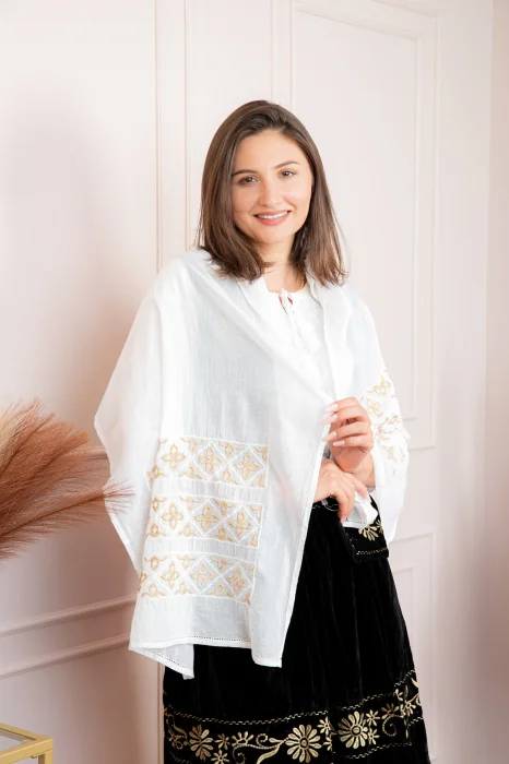 Marama traditionala alba cu broderie geometrica aurie Flavia