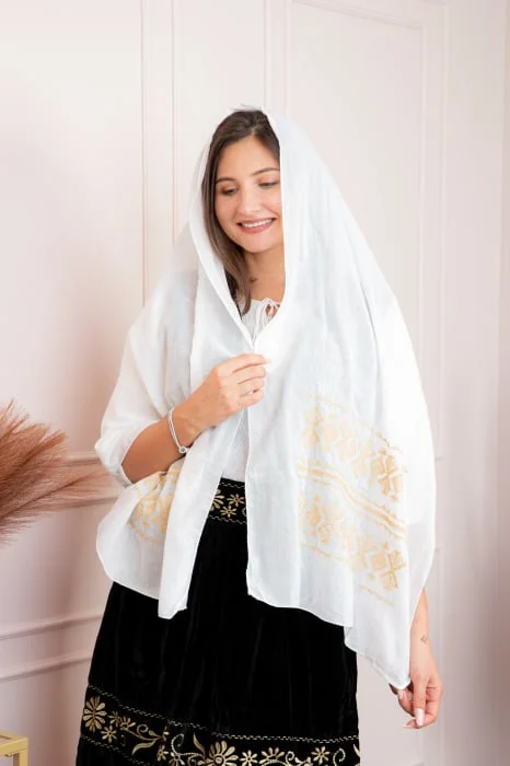 Marama traditionala alba cu broderie geometrica aurie Ramona 03
