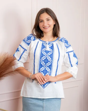 Bluza tip ie alba cu motiv floral albastru Evelina 02